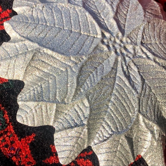 [akcam] NWT Set of Four 8” Plates - Silver Glitter Poinsettia Design - Picture 9 of 11
